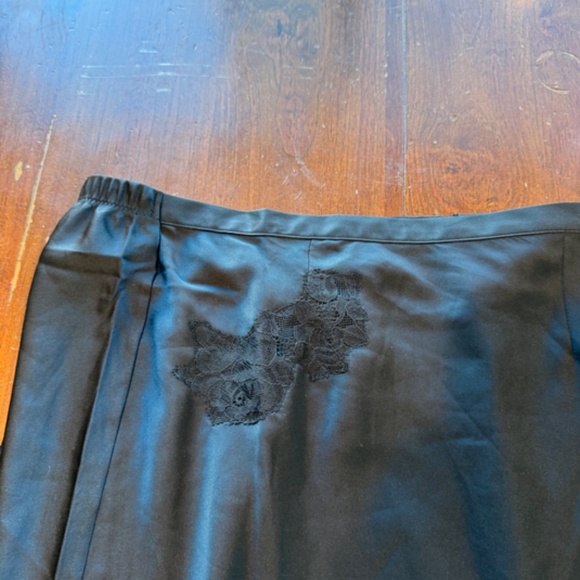 Victoria's Secret Cover-Up - Picture 3 of 4